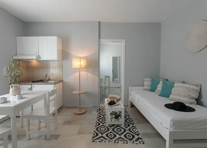 Ippokampos Town * Naxos City